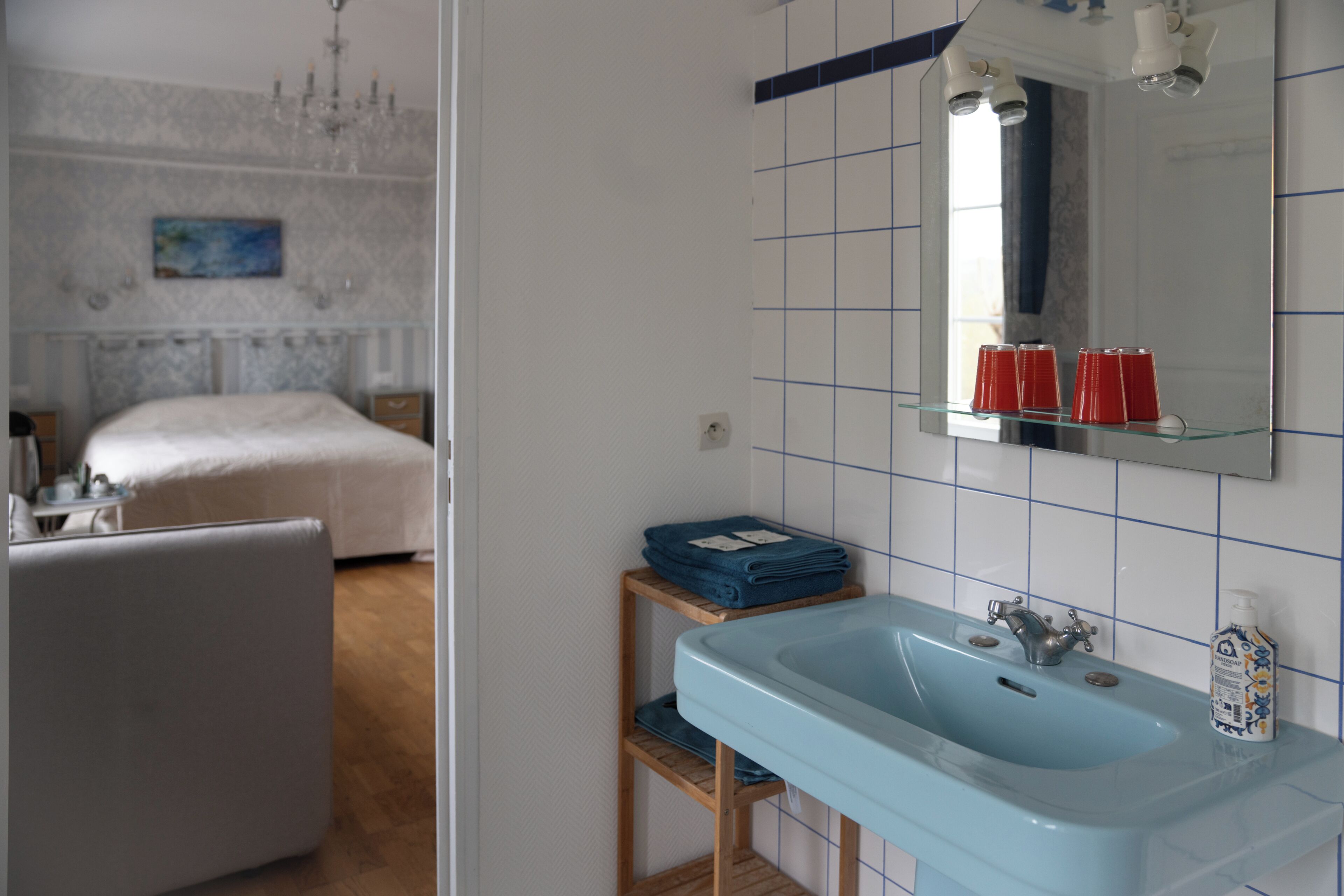 Tweepersoonskamer, uitzicht op tuin | Badkamer