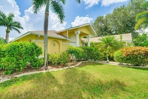 Exterior - Coral Princess Waterfront Pool & Hot Tub (Cape Coral)