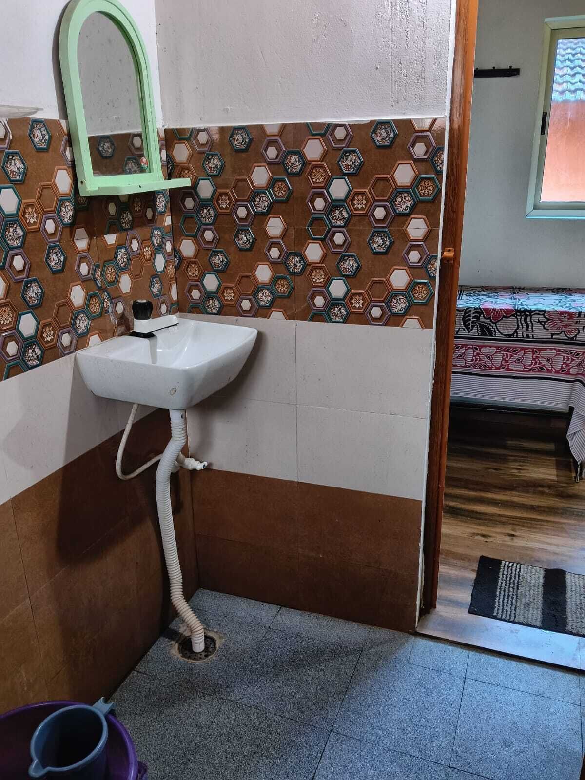 Standard Cottage, Garden View | Bathroom | Free toiletries, towels