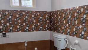 Standaard cottage, uitzicht op tuin | Badkamer