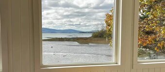 Camp Avaliz - Ocean-view for 2 with a queen bedroom, kitchenette, Wi-Fi and AC