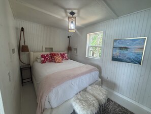 1 bedroom, free WiFi, bed sheets - Camp Avaliz - Ocean-view for 2 with a queen bedroom, kitchenette, Wi-Fi and AC (Gouldsboro)