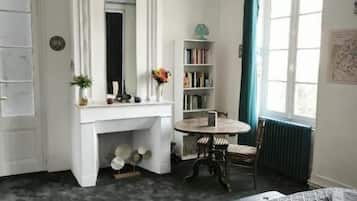 Laptop workspace, free WiFi
