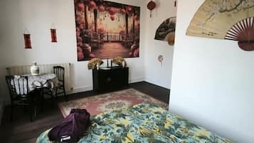 Habitación doble superior, balcón, vista al jardín | Espacio para trabajar con laptop y wifi gratis