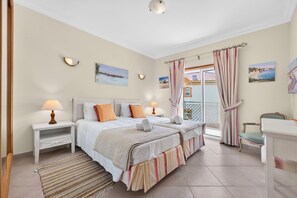 Room - Boavista Lakeview | Golf & Pool Retreat (Lagos)
