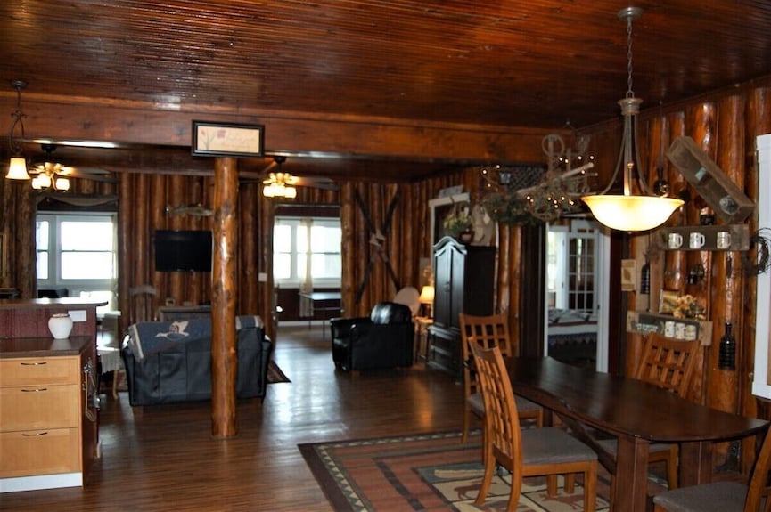 Musky Inn North: 5 Br, 3 Ba Lodge In St. Germain, Sleeps 10 - Wisconsin