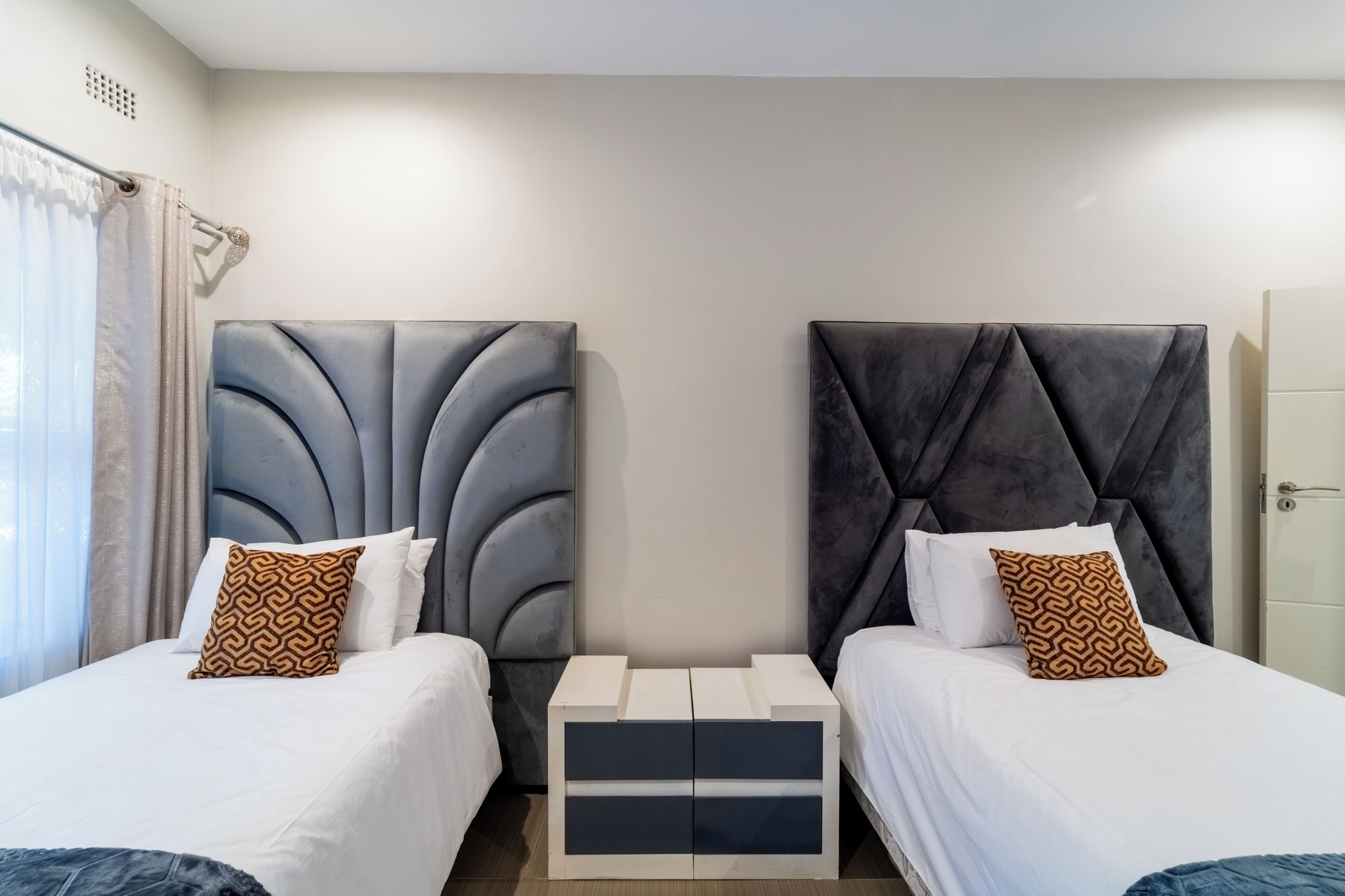 5 slaapkamers, een strijkplank/strijkijzer, wifi, beddengoed