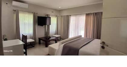 Cosmo Guest House : King Room with Garden View