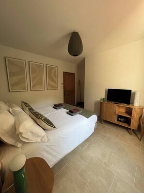 Iron/ironing board, WiFi, bed sheets - SUITE L'Olivier (Villelongue-dels-Monts)