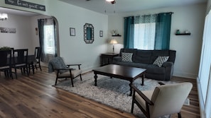 TV - Cozy 2 Bedroom Monthly (Hot Springs)