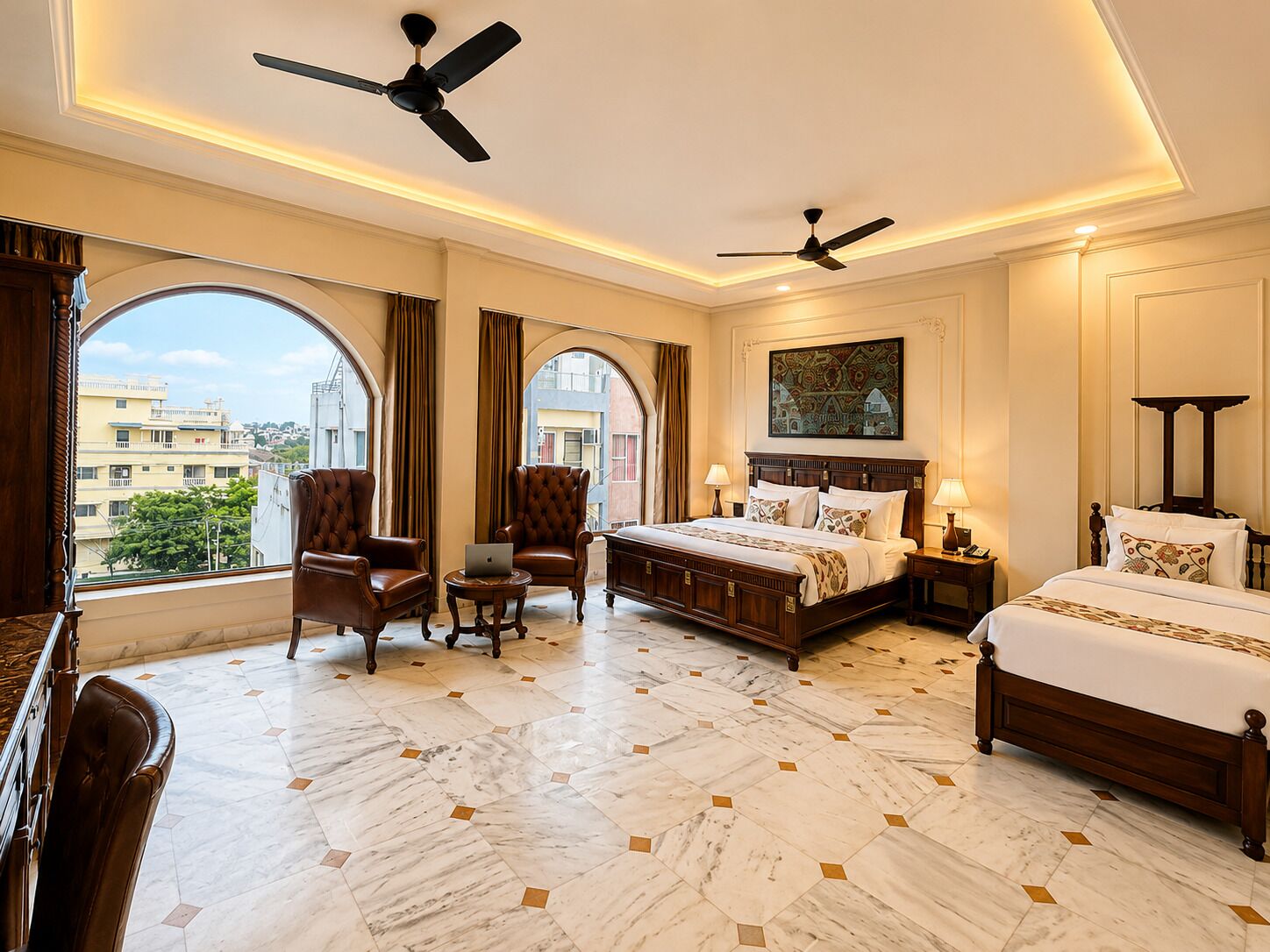 Quarto real, vista para a cidade | Lençóis italianos Frette, roupas de cama premium, edredons de pluma