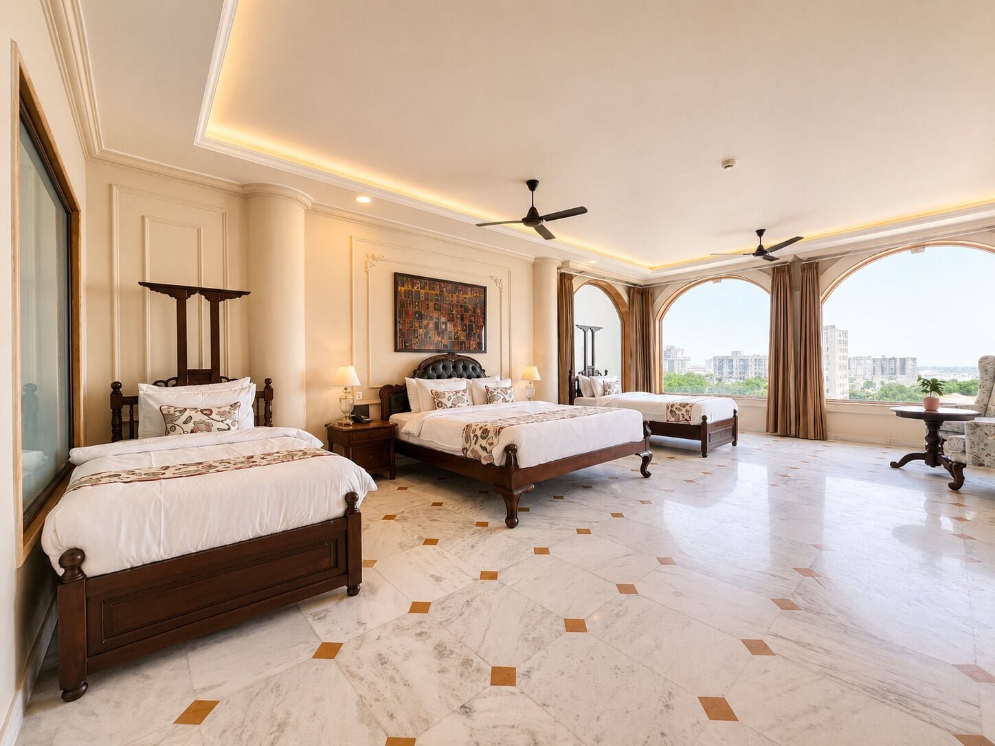 Quarto quádruplo família, vista para a cidade | Lençóis italianos Frette, roupas de cama premium, edredons de pluma