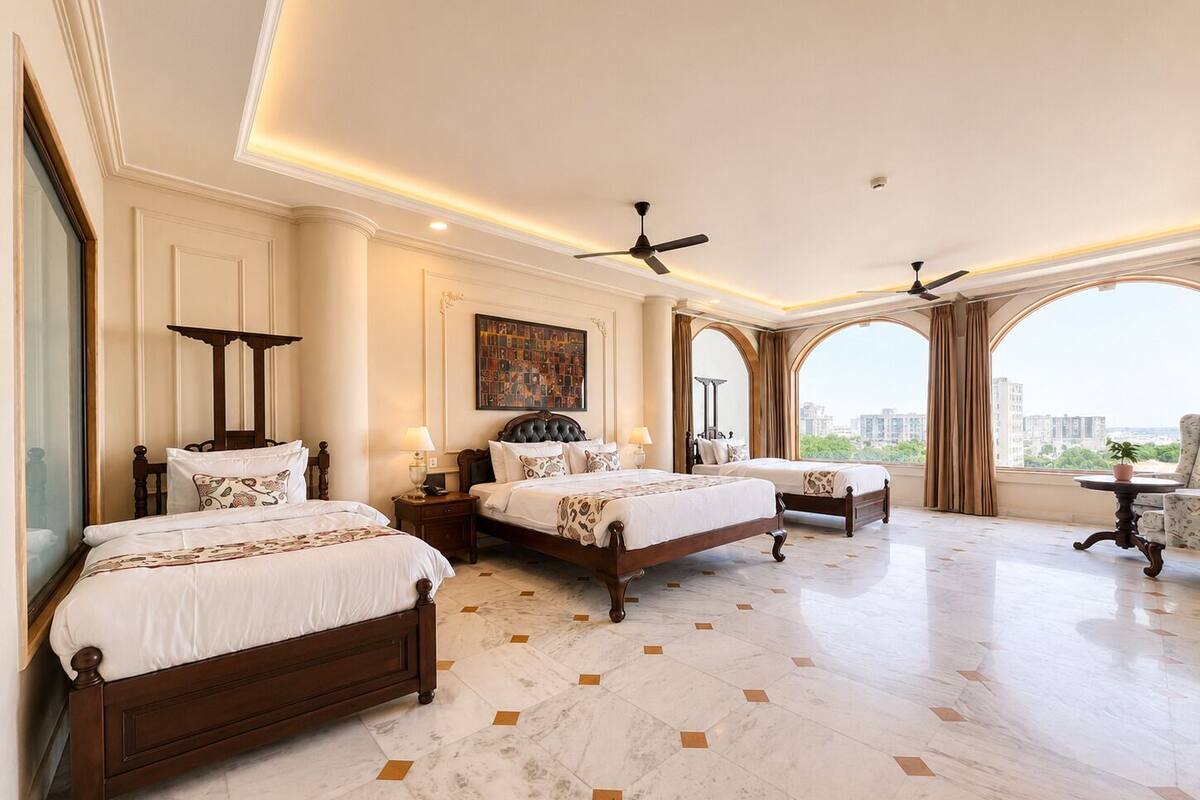 Kamar Quadruple Keluarga, pemandangan kota | Seprai Frette Italia, seprai premium, dan selimut bulu angsa