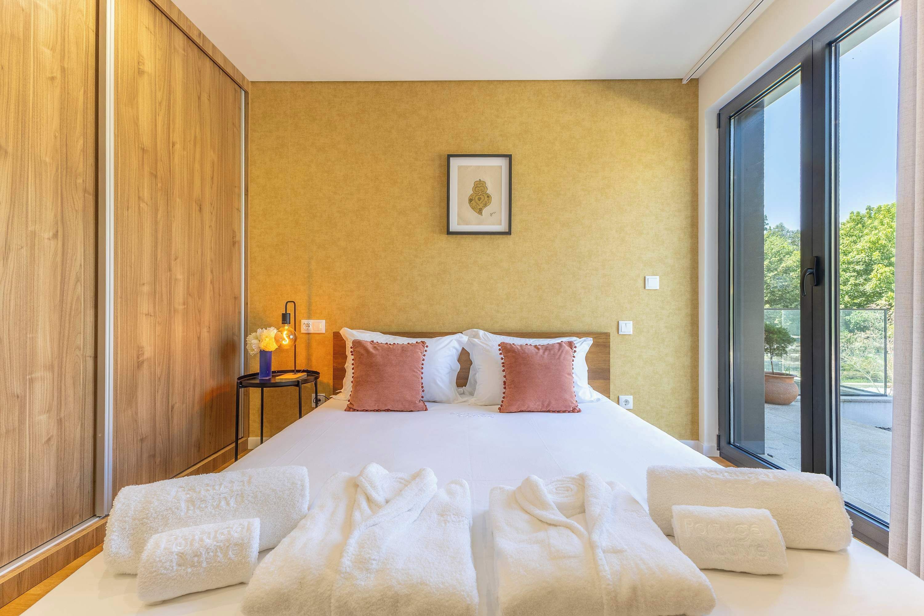 3 Schlafzimmer, Schreibtisch, Bügeleisen/Bügelbrett, WLAN