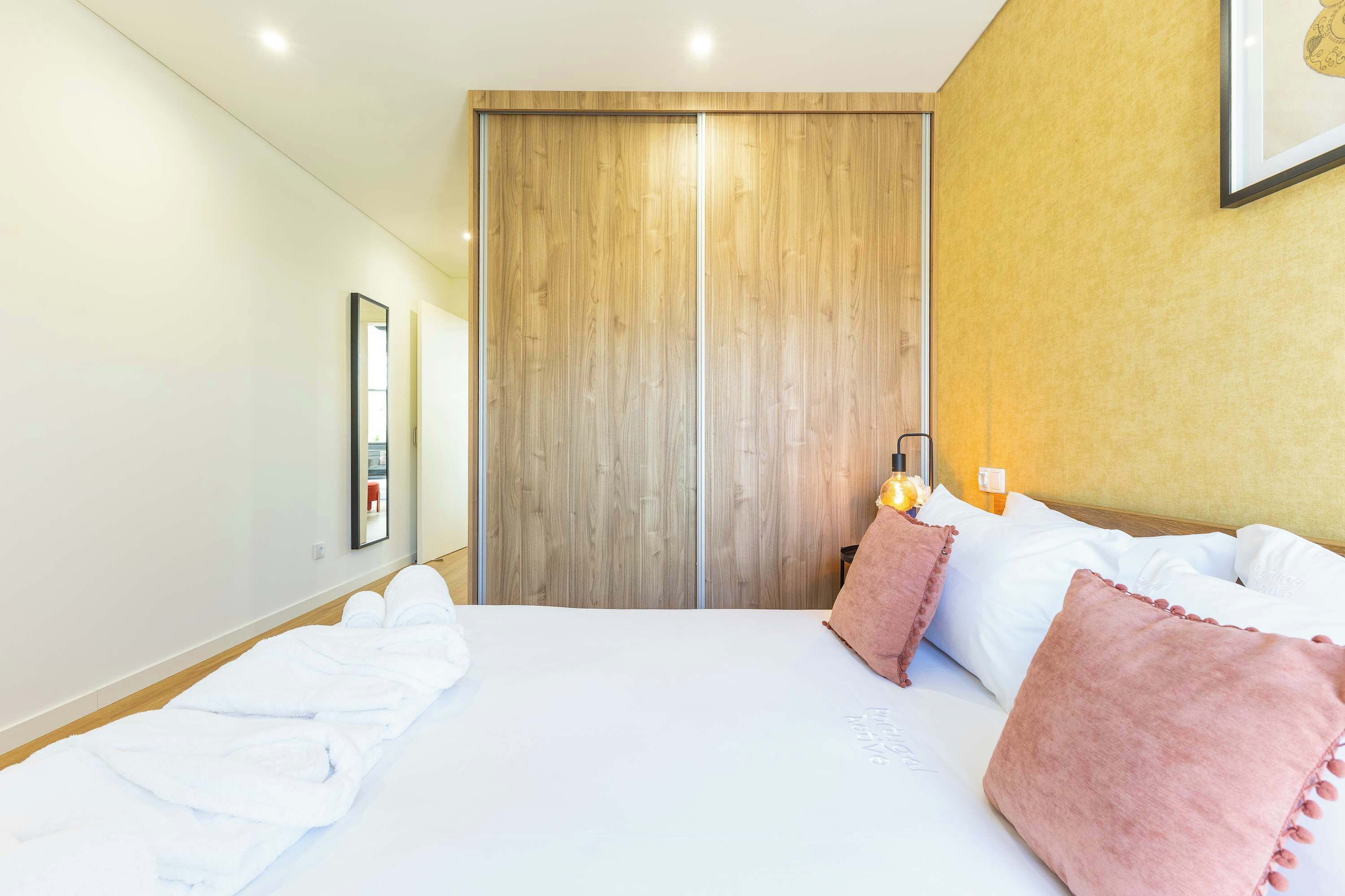 3 bedrooms, desk, iron/ironing board, WiFi