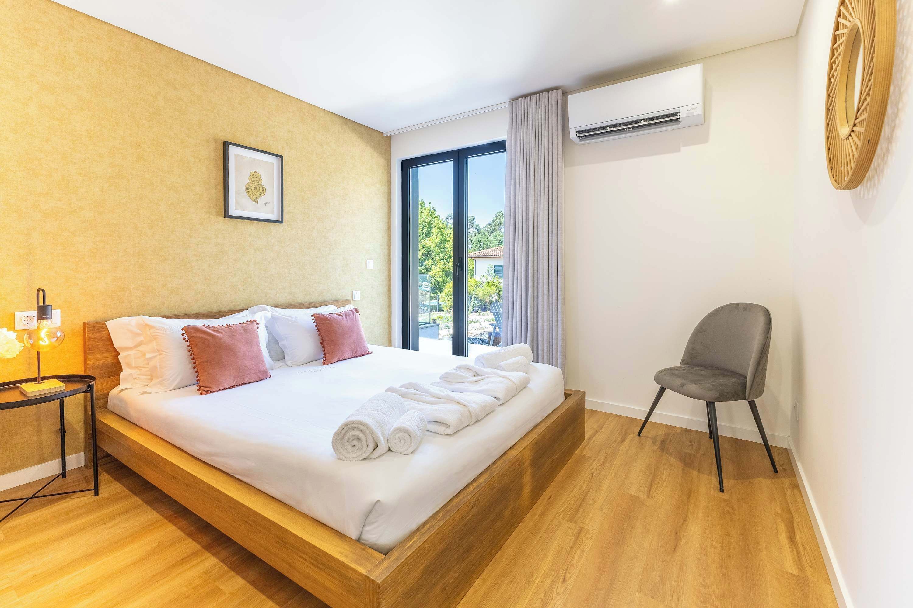 3 bedrooms, desk, iron/ironing board, WiFi