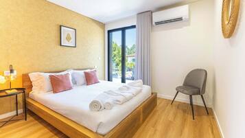 3 bedrooms, desk, iron/ironing board, WiFi