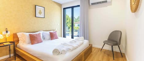 3 bedrooms, desk, iron/ironing board, WiFi