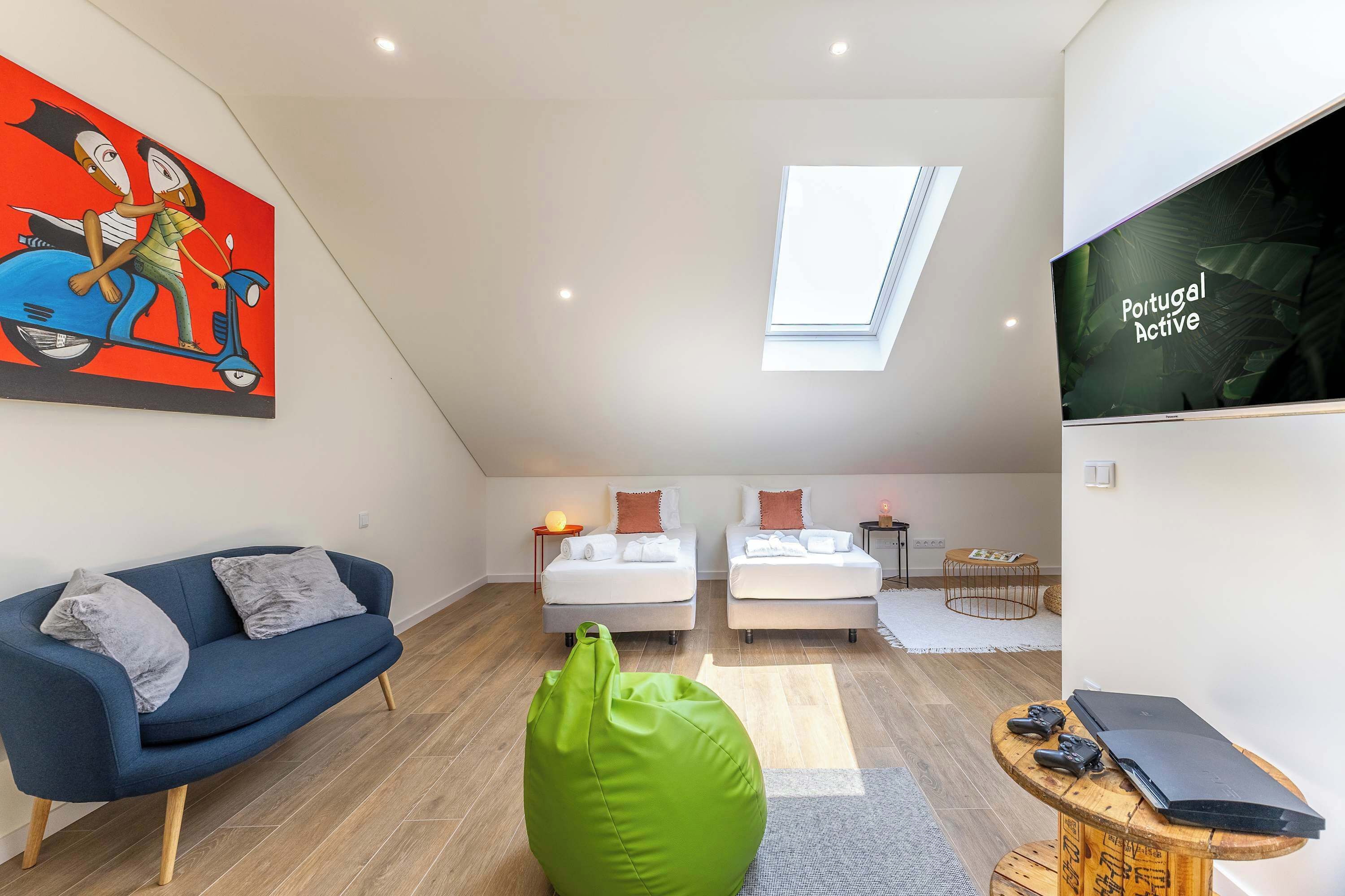 Fernseher, Kamin, Videospiele, Tischfußball
