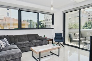 Living area - Modern 1BR W/Balcony in Central Nicosia (Nicosia)