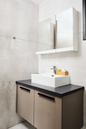 Bathroom - Modern 1BR W/Balcony in Central Nicosia (Nicosia)
