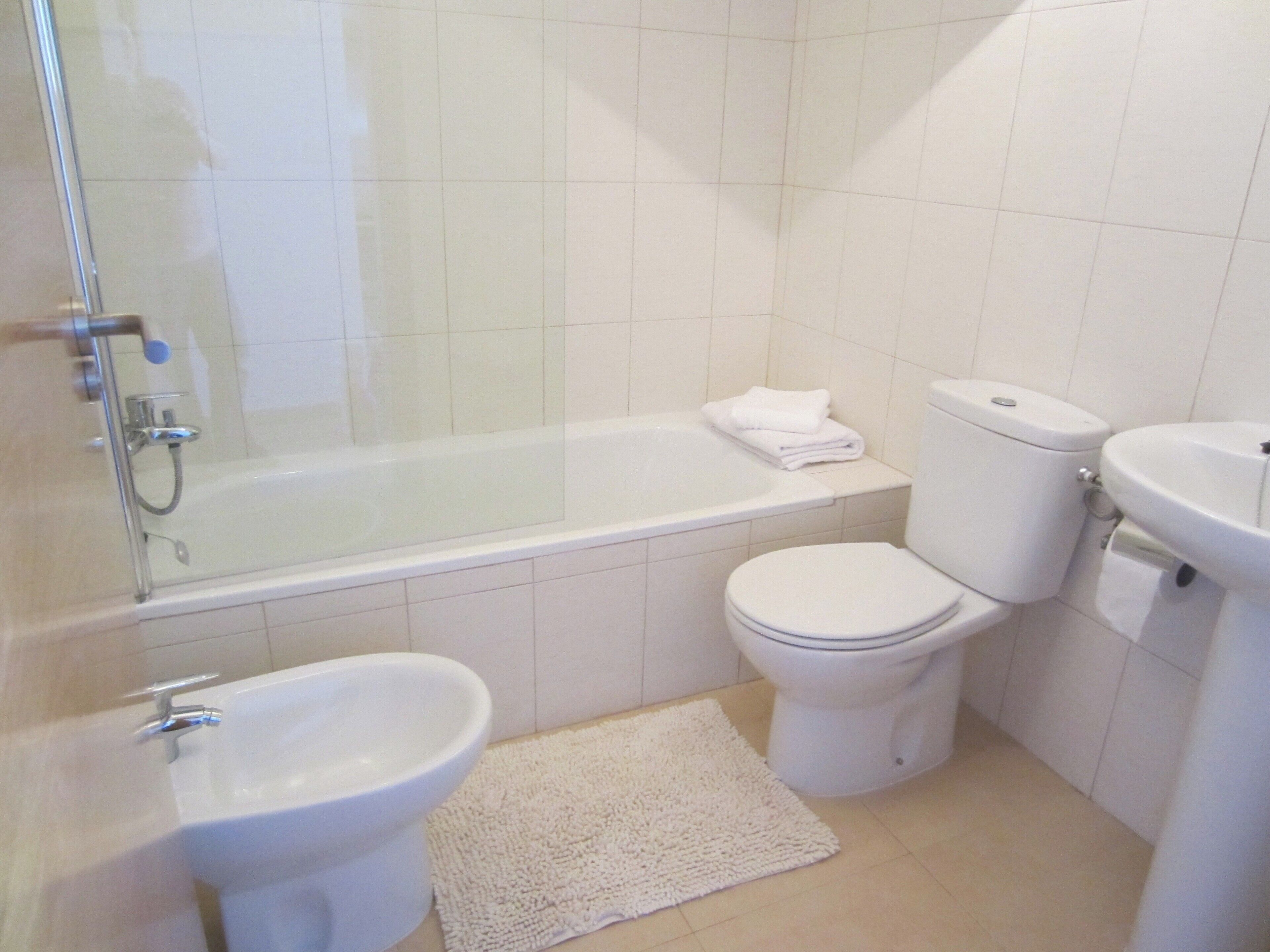 Vòi sen/bồn tắm kết hợp, bồn tắm ngâm, khăn tắm 