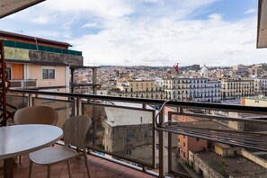 Outdoor dining - Triple G Rooftop 102 By Dimorra  (Naples)