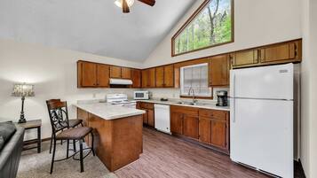 Coffee/tea maker, fridge, microwave, stovetop