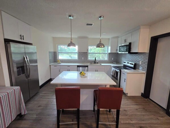 Private kitchen - 2Bed 2Bath Lake Front Jewel (Lake Mary)