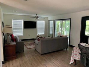TV - 2Bed 2Bath Lake Front Jewel (Lake Mary)