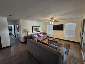 TV - 2Bed 2Bath Lake Front Jewel (Lake Mary)