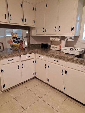 Fridge - BRUNSWICK TRAVERTINE HOUSE 2 BED 2 BATH (Brunswick)