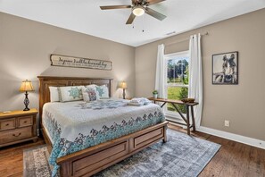 4 habitaciones, tabla de planchar con plancha, wifi y ropa de cama 