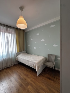 2 bedrooms, iron/ironing board, WiFi - Bright 2bedroom Apartment near Marjanishvili Metro (Tbilisi)