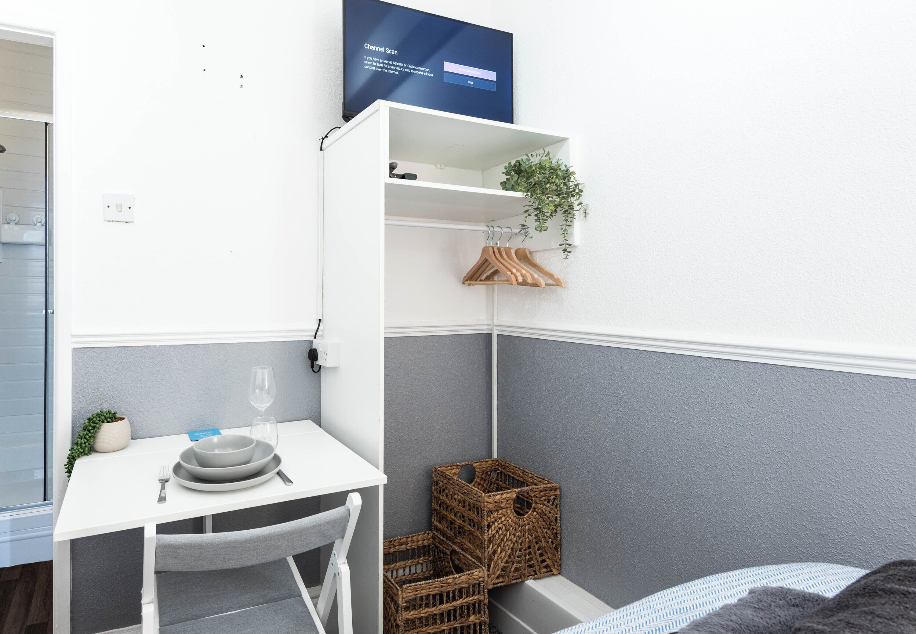 1 bedroom, bed sheets