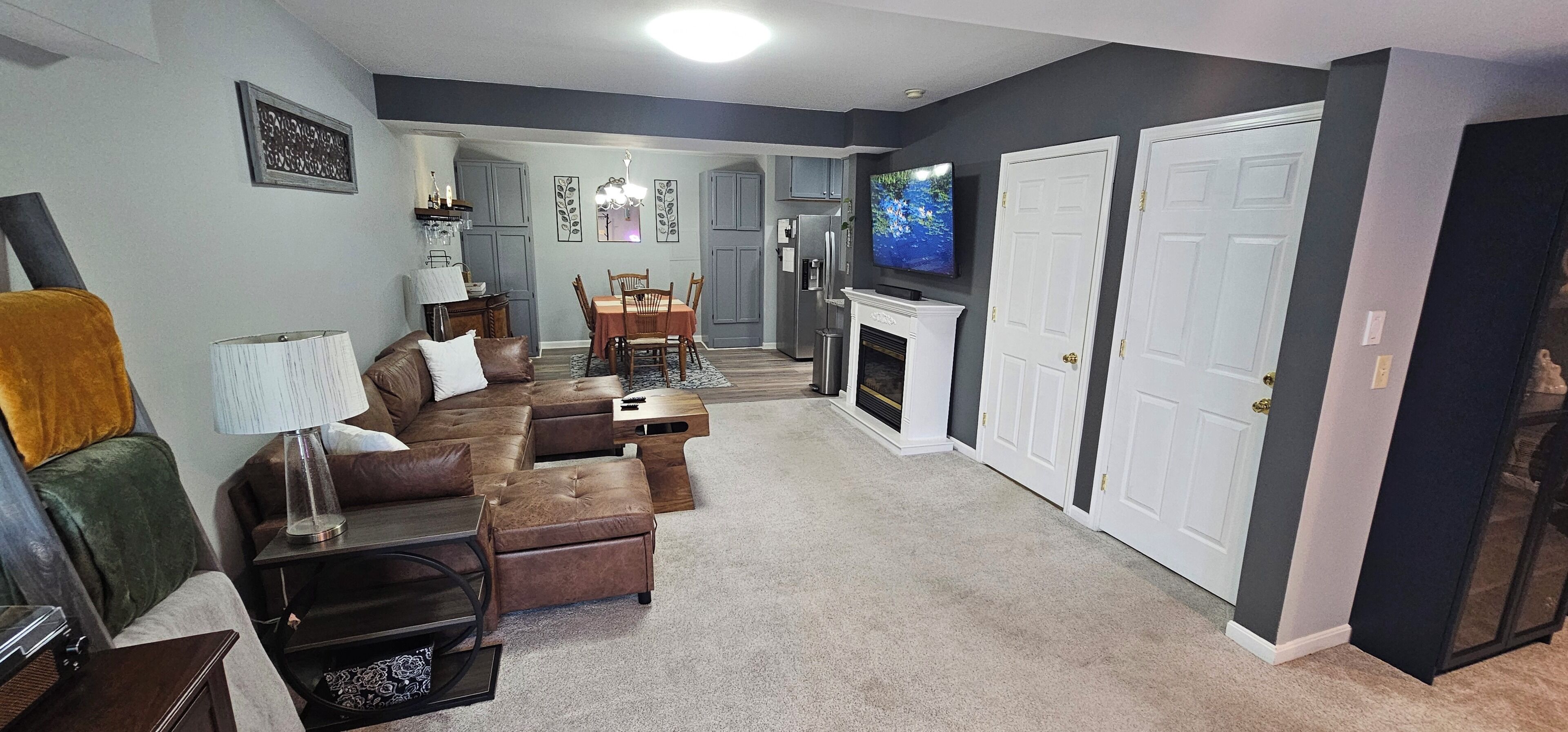 Smart TV, fireplace, books, music library