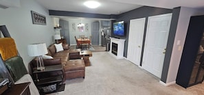 Smart TV, fireplace, books, music library