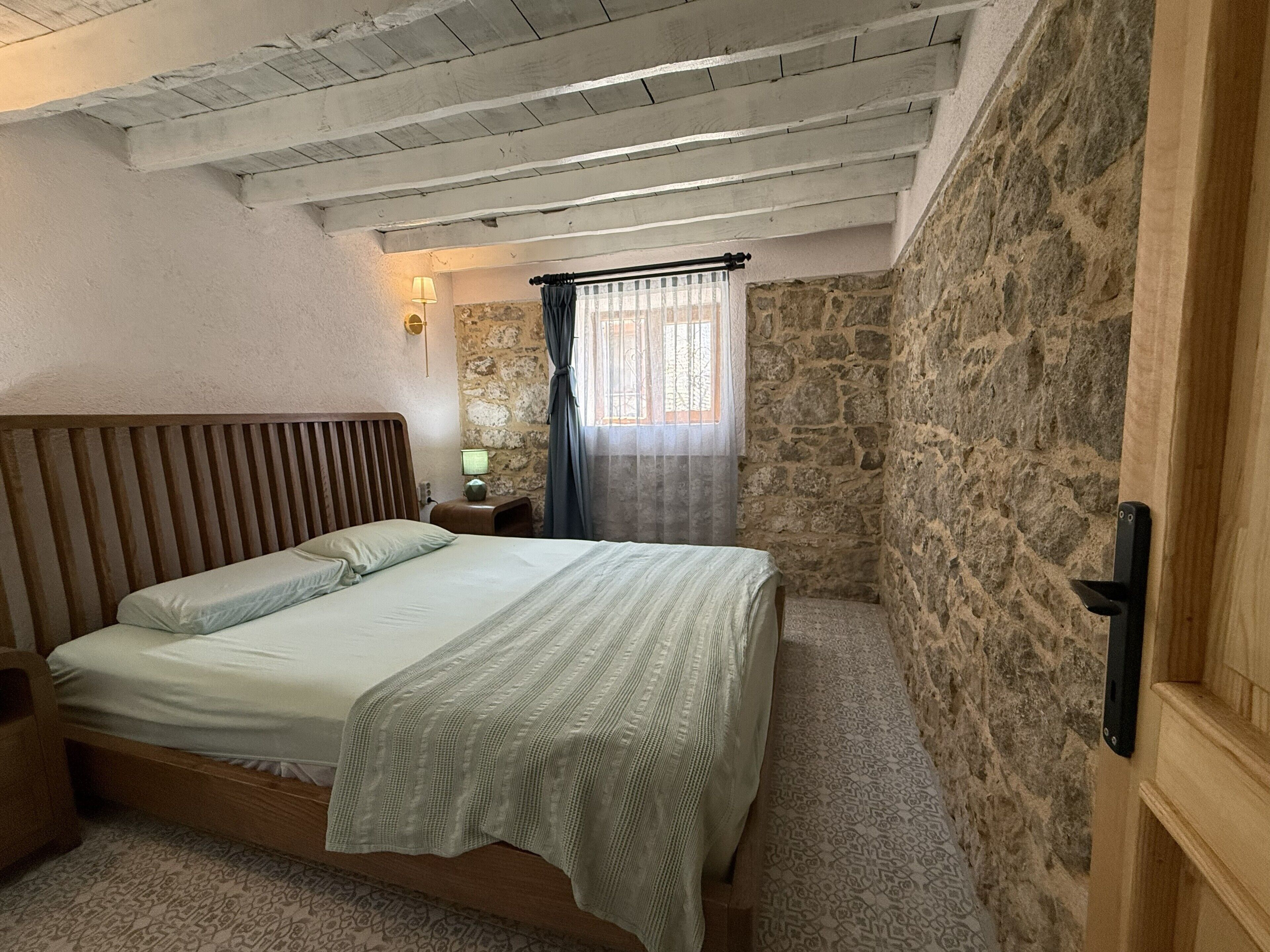 2 Schlafzimmer, Schreibtisch, Bettwäsche