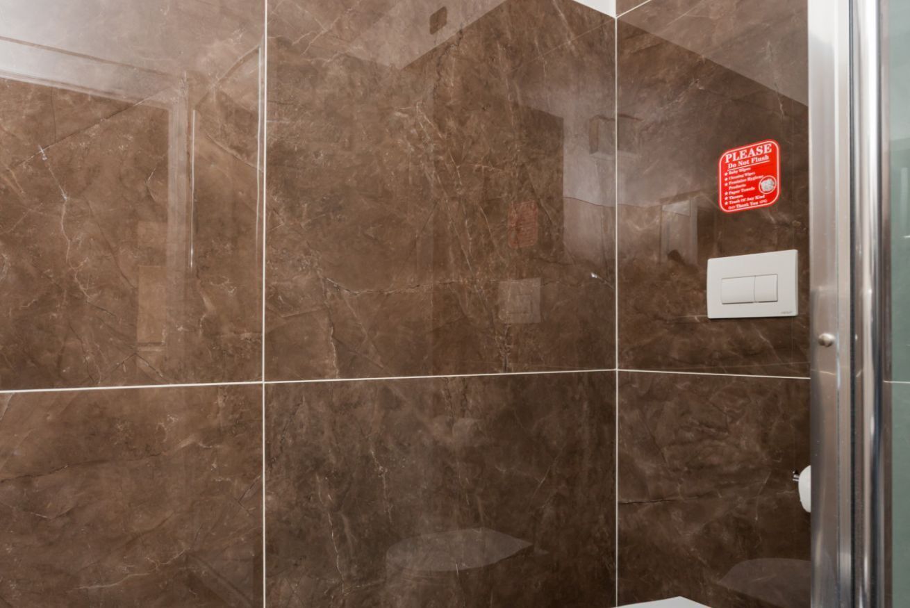 Shower, bidet, towels, shampoo