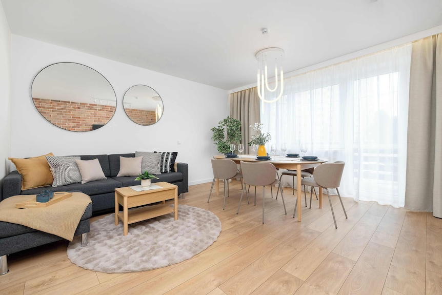 Spacious Family Apartment | Balcony | Desk | 3 Bedrooms - Krakow