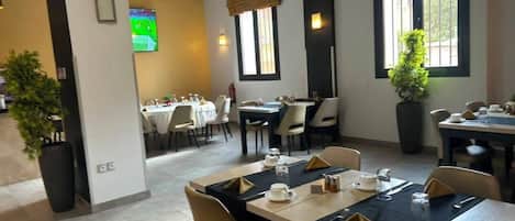Café da manhã continental grátis todos os dias