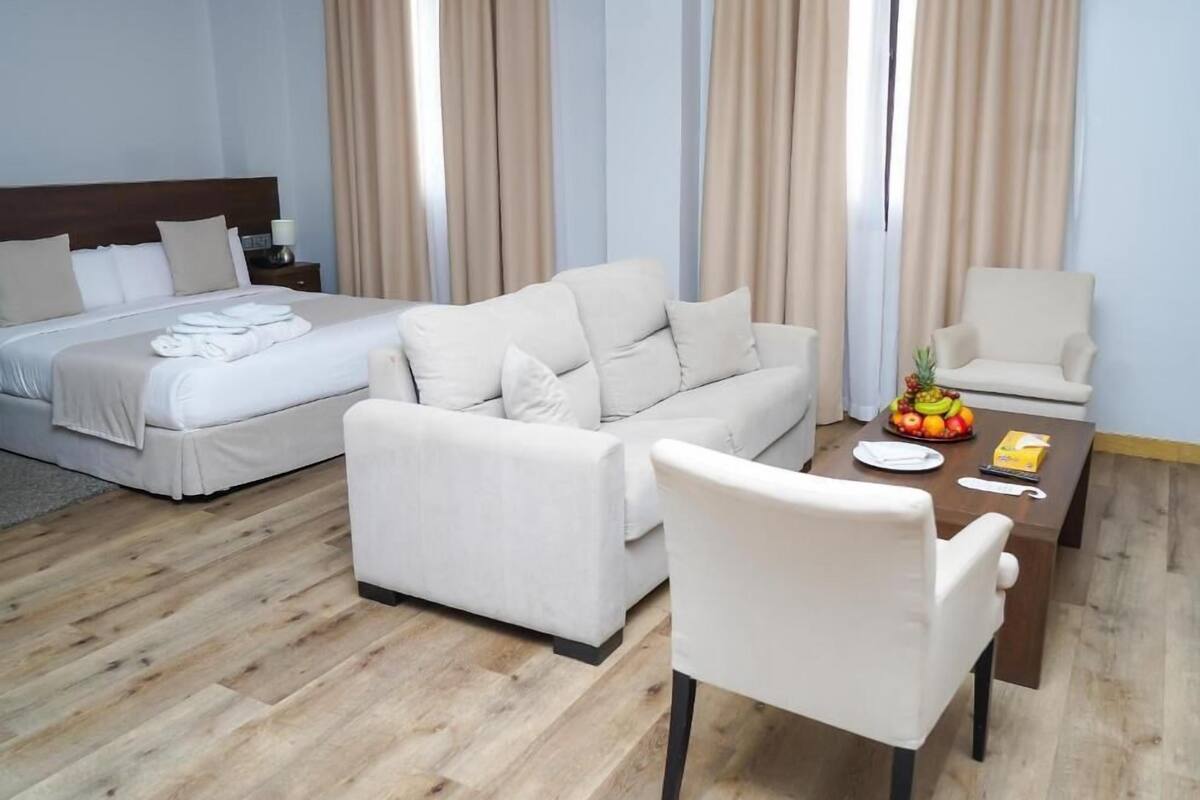 Suite | In-room safe, desk, laptop workspace, soundproofing
