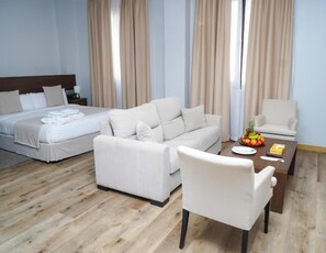 Suite | Una cassaforte in camera, una scrivania, postazione laptop