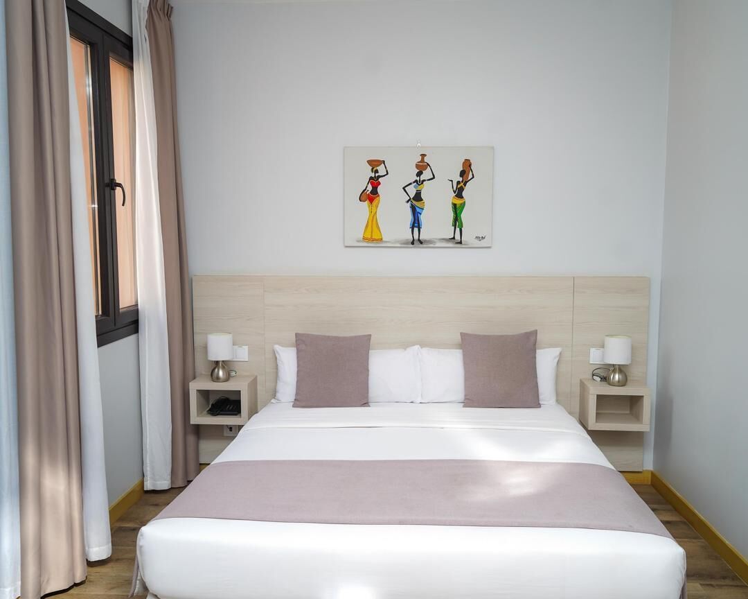 In-room safe, desk, laptop workspace, soundproofing