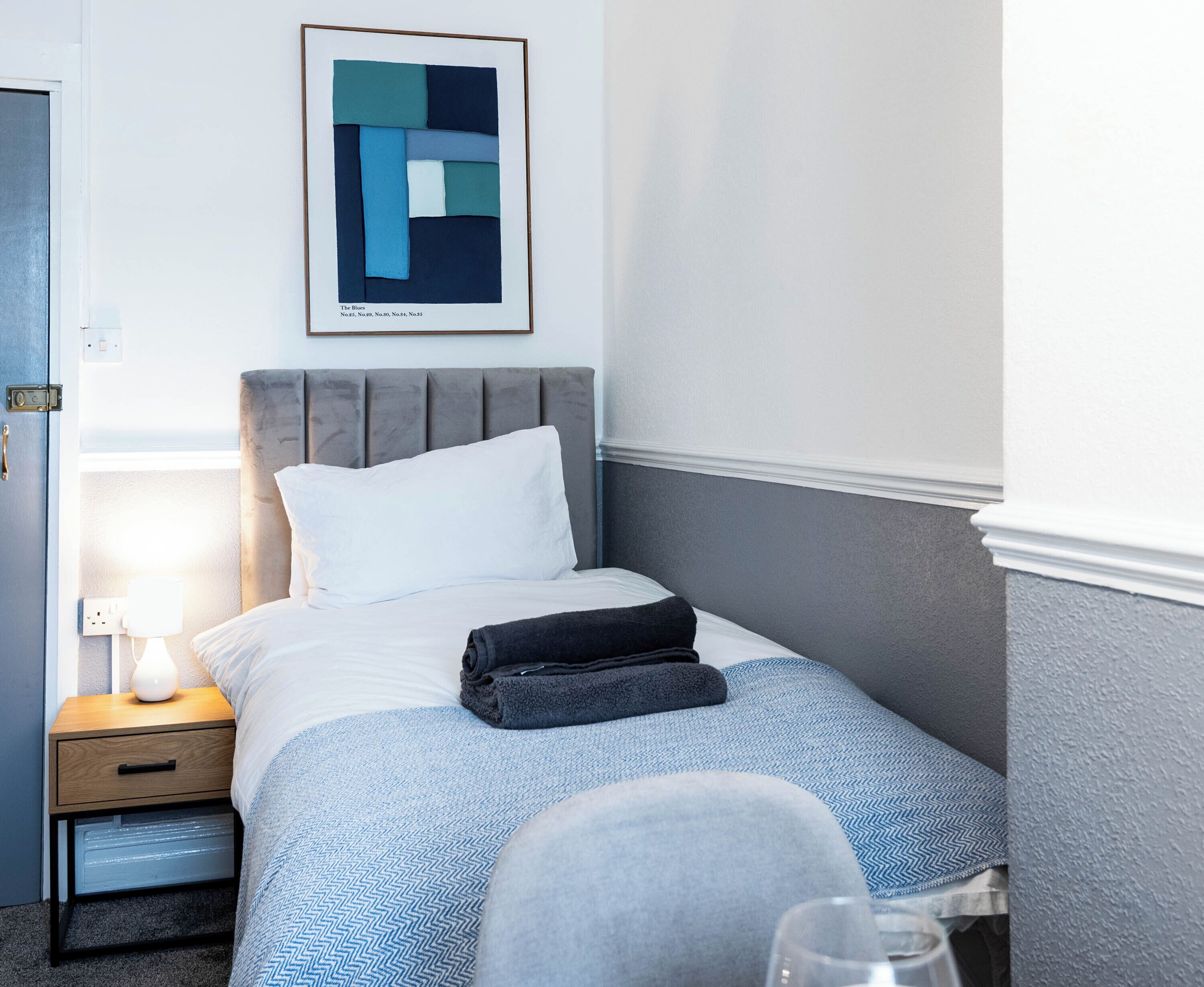 1 bedroom, bed sheets
