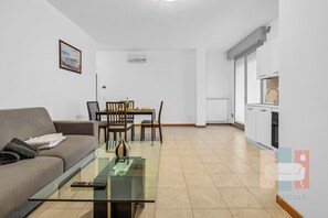 Living area - Vrbo Property (Milano)