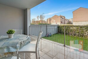 Outdoor dining - Vrbo Property (Milano)
