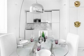 Dining - Vrbo Property (Milano)