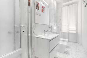 Bathroom - Vrbo Property (Milano)