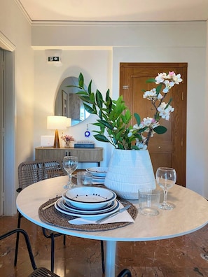 Dining - Cosy apartment In the heart of Varkiza 100 meters from the Sea and all Shop area (Vari)